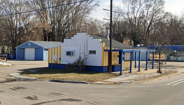 A&W Restaurant - Grand Rapids - 1636 Eastern Ave Se (newer photo)